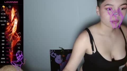 Snapshot of trixie_tangg chatting on 02/14/25, 02:39 Kitty online show from 02/14/25, 02:39