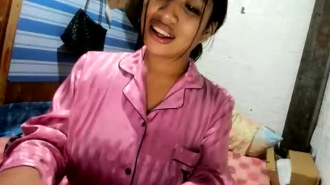 trixiebayeserra online show from 10/17/25, 04:20