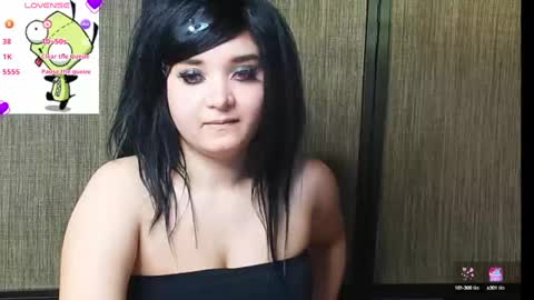 Snapshot of trixiedoescamcam chatting on 02/05/25, 10:33 trixiedoescamcam online show from 02/05/25, 10:33