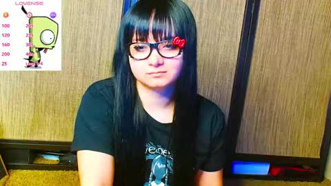 Snapshot of trixiedoescamcam chatting on 10/16/25, 01:06 trixiedoescamcam online show from 10/16/25, 01:06