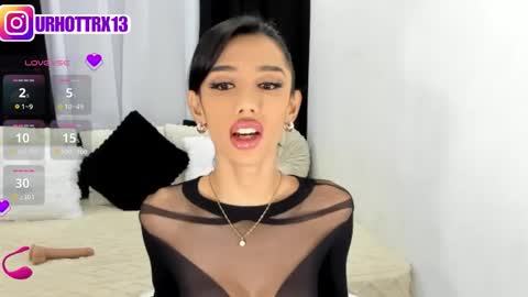 Snapshot of trixieemerald chatting on 12/20/25, 10:28 trixieemerald online show from 12/20/25, 10:28