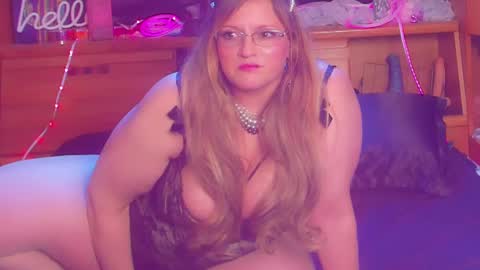 Snapshot of trixstarchik999 chatting on 03/01/25, 06:00 trixstarchik online show from 03/01/25, 06:00