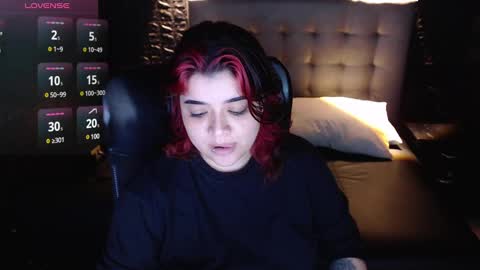 Snapshot of trixxiee_ chatting on 12/22/24, 01:45 trixxiee_ online show from 12/22/24, 01:45