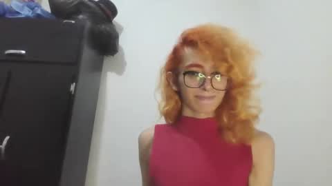 Snapshot of trixy_roses chatting on 01/03/25, 12:00 Trixy Rose online show from 01/03/25, 12:00