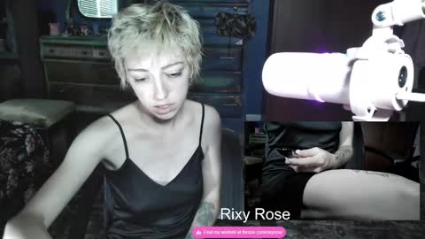 Snapshot of trixyrose chatting on 09/29/25, 12:10 RixyRose online show from 09/29/25, 12:10