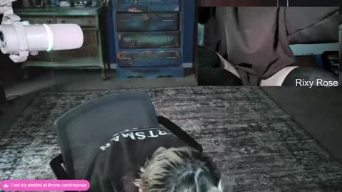 Snapshot of trixyrose chatting on 11/03/25, 02:18 RixyRose online show from 11/03/25, 02:18