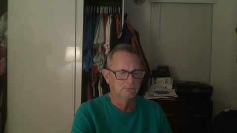Snapshot of troffer1020 chatting on 02/04/25, 04:37 Troffer online show from 02/04/25, 04:37