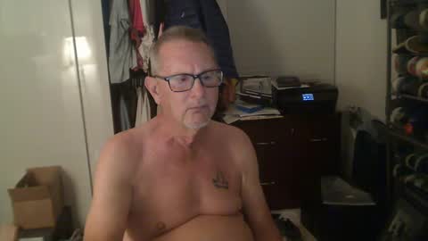Snapshot of troffer1020 chatting on 02/18/25, 12:15 Troffer online show from 02/18/25, 12:15