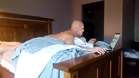 Snapshot of trojanswingers chatting on 12/15/25, 06:12 trojanswingers online show from 12/15/25, 06:12