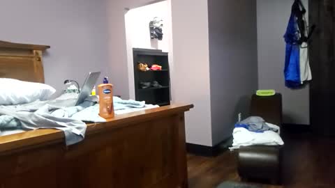 Snapshot of trojanswingers chatting on 12/16/25, 06:18 trojanswingers online show from 12/16/25, 06:18