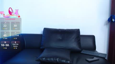 Snapshot of troy_lee1 chatting on 10/12/25, 04:17 online show from 10/12/25, 04:17