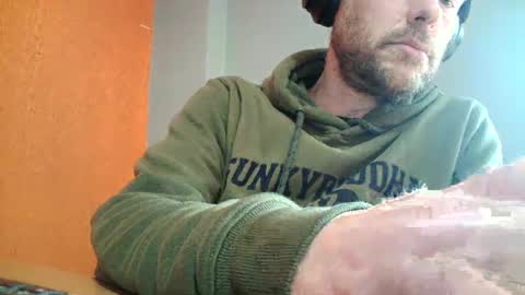 Snapshot of truble_78 chatting on 02/19/25, 01:39 truble_78 online show from 02/19/25, 01:39