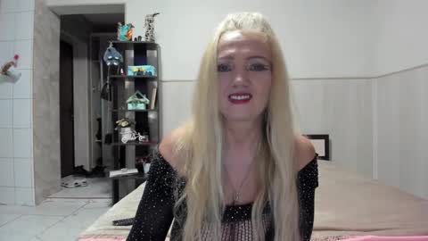 Snapshot of truefoxyyy chatting on 10/05/25, 04:38 Fox online show from 10/05/25, 04:38