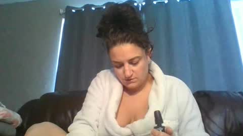Snapshot of truemilfbella chatting on 02/19/25, 02:34 Nextdoor Bella online show from 02/19/25, 02:34
