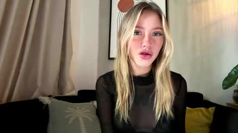 Mia online show from 02/02/26, 05:06