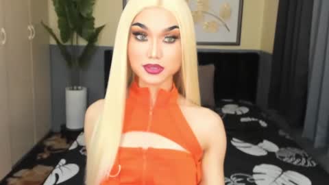 Saskia online show from 12/17/24, 12:01