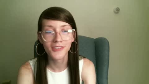 Snapshot of ts_librarian chatting on 09/17/25, 04:14 Elisabeth online show from 09/17/25, 04:14