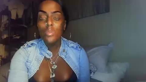 Snapshot of tsamberwhite007 chatting on 11/15/25, 04:10 Amber White online show from 11/15/25, 04:10