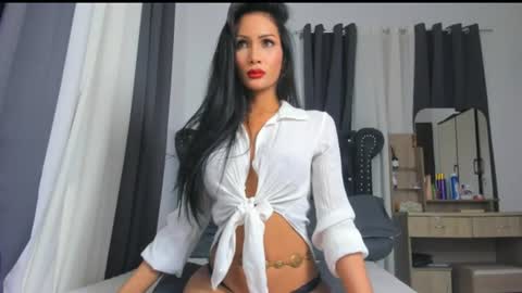 Bella online show from 07/15/26, 06:57