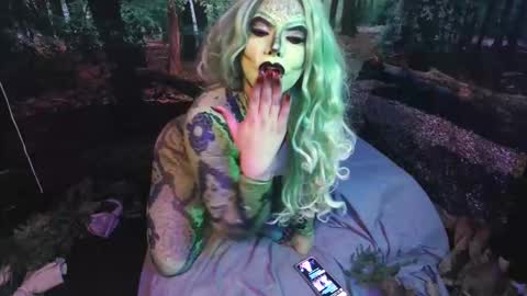 Snapshot of tsblondienyc chatting on 10/24/25, 12:19 Jessie online show from 10/24/25, 12:19