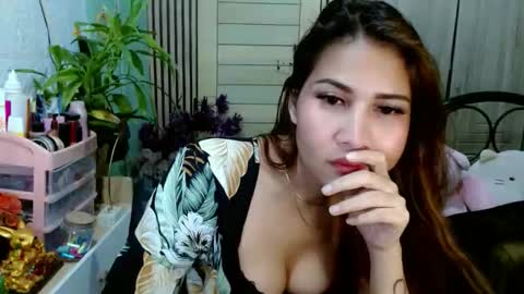 Snapshot of tsempress chatting on 12/05/25, 03:30 SHENA online show from 12/05/25, 03:30