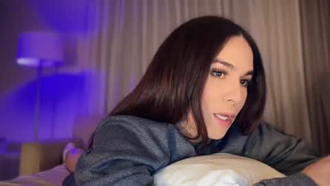 Snapshot of tslivexxx chatting on 06/12/26, 12:15 tslivexxx online show from 06/12/26, 12:15