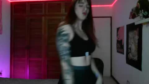 Snapshot of tslucifer chatting on 12/17/25, 01:44 Luisa Fernndez online show from 12/17/25, 01:44