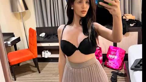 Snapshot of tsmanika chatting on 11/18/25, 08:30 MA NI KA online show from 11/18/25, 08:30