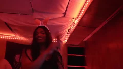 Snapshot of tsnitra chatting on 12/20/24, 02:27 TsNitra online show from 12/20/24, 02:27