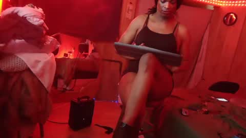 Snapshot of tsnitra chatting on 02/23/25, 01:53 TsNitra online show from 02/23/25, 01:53