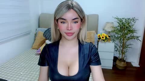 Snapshot of tspearlofasia chatting on 10/24/25, 06:32 Graciella online show from 10/24/25, 06:32