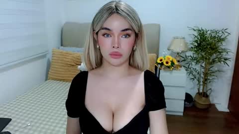 Snapshot of tspearlofasia chatting on 10/27/25, 09:35 Graciella online show from 10/27/25, 09:35