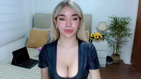 Snapshot of tspearlofasia chatting on 10/31/25, 05:41 Graciella online show from 10/31/25, 05:41