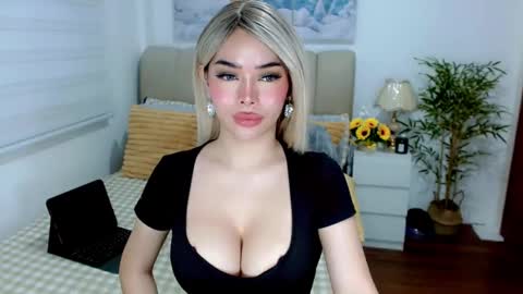 Snapshot of tspearlofasia chatting on 11/08/25, 02:45 Graciella online show from 11/08/25, 02:45