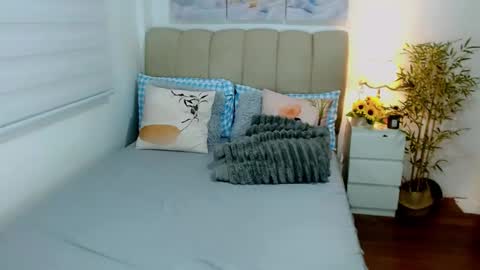 Snapshot of tspearlofasia chatting on 12/20/25, 04:19 Graciella online show from 12/20/25, 04:19