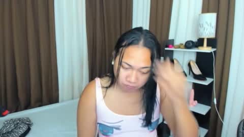 Karen Oquio online show from 09/16/25, 10:27