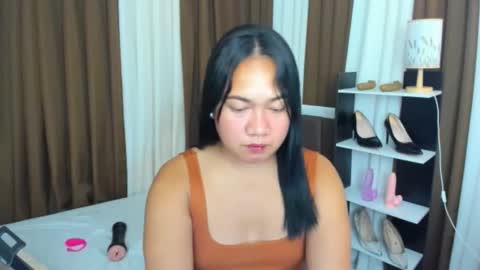 Karen Oquio online show from 09/17/25, 02:13
