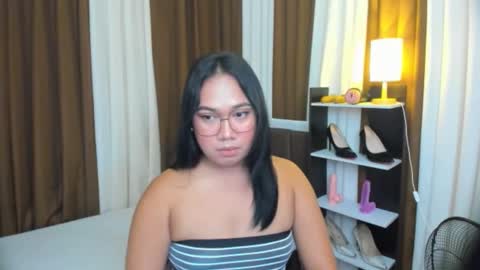 Karen Oquio online show from 09/25/25, 06:55