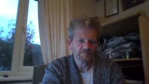 Snapshot of ttb2769 chatting on 10/17/25, 06:27 ttb2769 online show from 10/17/25, 06:27
