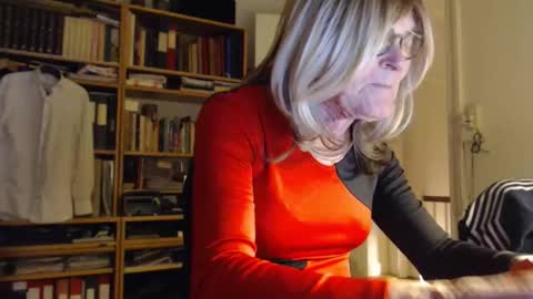 Snapshot of tubaist chatting on 11/08/25, 06:40 FINN but call me NANNA online show from 11/08/25, 06:40