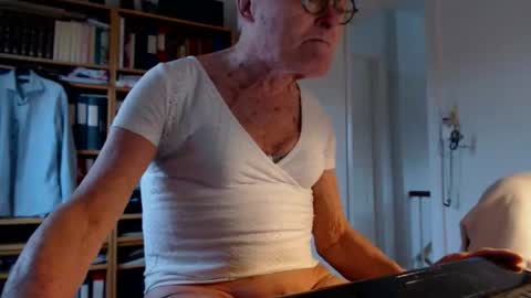 Snapshot of tubaist chatting on 12/02/25, 12:54 FINN but call me NANNA online show from 12/02/25, 12:54