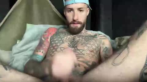 Snapshot of tuhands chatting on 11/22/25, 01:32 Tuhands online show from 11/22/25, 01:32