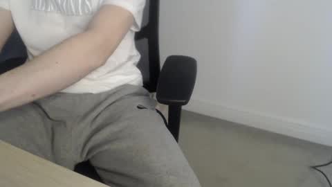 Snapshot of turnxyouon chatting on 02/18/25, 09:43 Ollie J online show from 02/18/25, 09:43