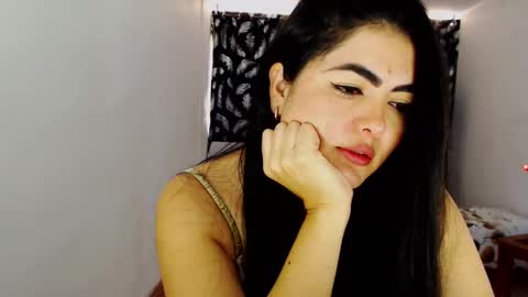 Snapshot of tuti_sex chatting on 12/19/24, 02:35 tuti online show from 12/19/24, 02:35