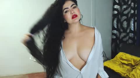 Snapshot of tuti_sex chatting on 12/18/25, 02:17 tuti online show from 12/18/25, 02:17