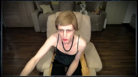 Snapshot of tvclementine chatting on 12/02/25, 08:08 Clementine online show from 12/02/25, 08:08