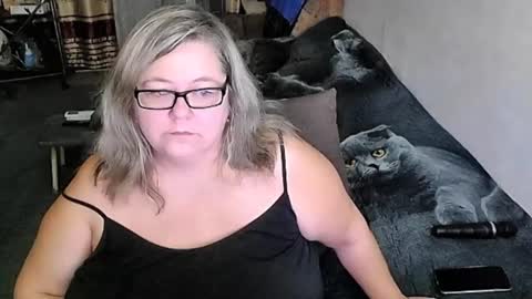 Lana online show from 10/08/25, 10:07