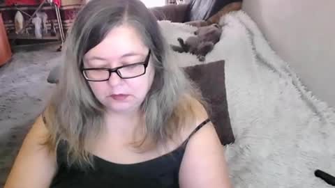 Snapshot of tviks chatting on 06/05/26, 01:34 Lana online show from 06/05/26, 01:34