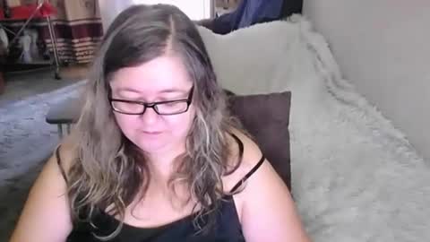 Snapshot of tviks chatting on 07/17/26, 01:01 Lana online show from 07/17/26, 01:01