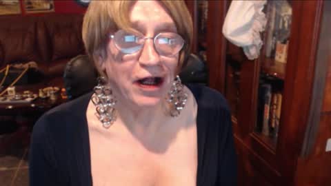 Snapshot of tvmsjoanne chatting on 10/15/25, 01:33 tvmsjoanne online show from 10/15/25, 01:33
